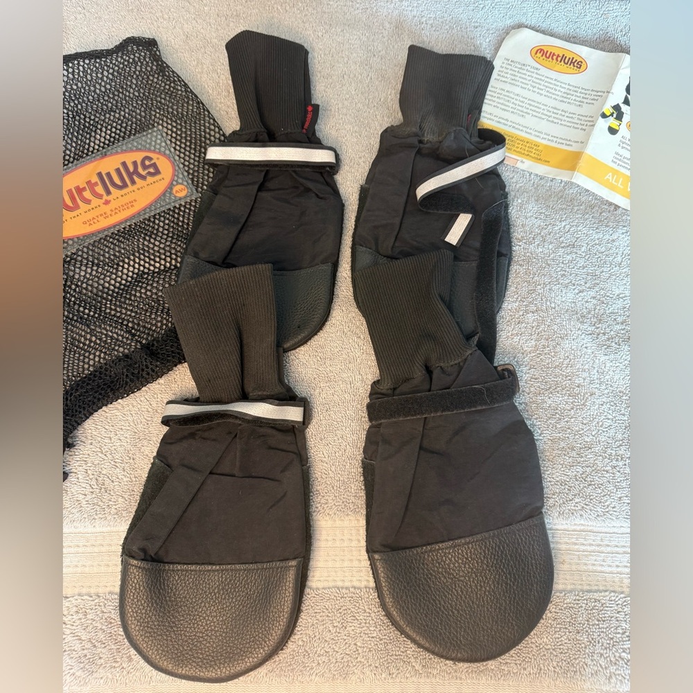 Muttluks All Weather Dog‎ Boots XXL Black with reflective strap